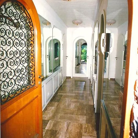 Barony Olive Mit Hund *